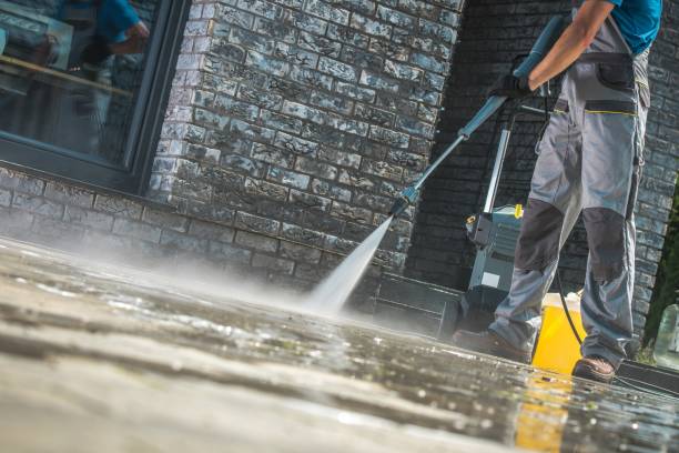 Best Pool Deck Cleaning  in Raymond, WA